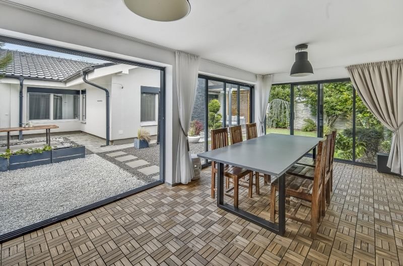 Garden house dining area